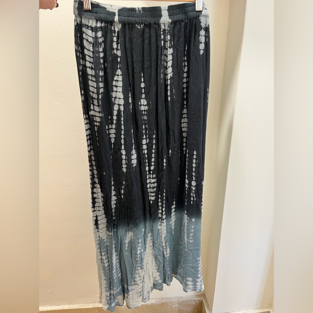 Forever 21 Black and Gray Patterned Maxi Skirt